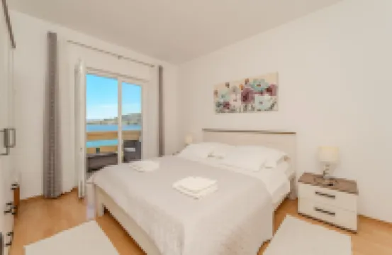 Apartment by the Sea and with Beautiful View, 2 Bedrooms, 4 Persons