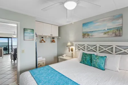 Ocean View and Comfortable Living Space - Beachy Retreat