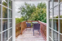 Munjoy Hill hideaway with fireplace & AC - walk to dining & Eastern Promenade
