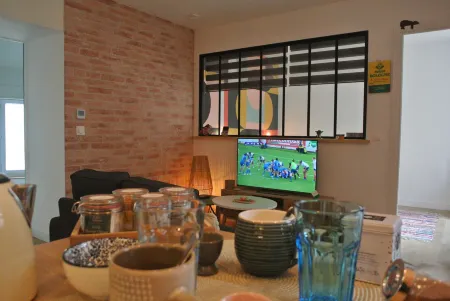 Maison Sorbier, Appartement 1 Отели в г. Невер