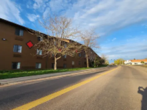 Grizzly Inn Hotels in Cascade County