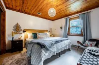 Rustic Retreat - Firepit, Pool Table, Porch, WiFi Hotels in Berkeley County