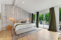 Sleeps 14! Game Room, Hot Tub, Firepit, Near Camelback & Great Wolf Lodge Hotels in Pocono