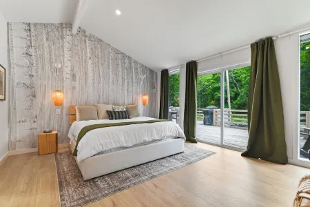 Sleeps 14! Game Room, Hot Tub, Firepit, Near Camelback & Great Wolf Lodge Отели рядом с достопримечательностью «Кеймелбек Маунтин Адвенчерс»