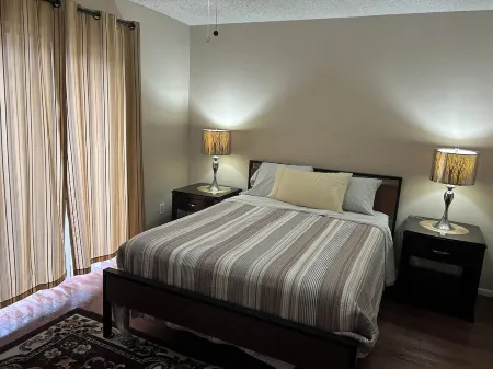 Escape to this charming villa in picturesque Palm Harbor. With 2 cozy bedrooms.