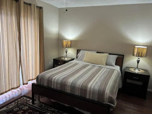 Escape to this charming villa in picturesque Palm Harbor. With 2 cozy bedrooms.