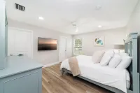 New Home: Rooftop Seating - Grill - Pets - Sleeps 10
