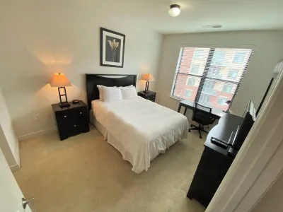 NEW Listing 1BR 1- FREE parking, tons of amenities, and close to DC and metro Hotels in Rosslyn