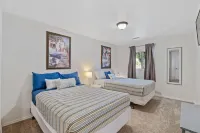 So much Fun! Spacious Home with Amenities Galore! Pool Table, Hot-Tub, Poker