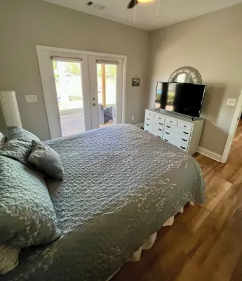 Creekside Cottage-kayaks/fire pit/pet friendly