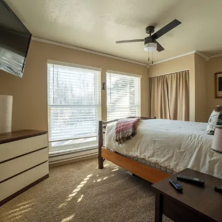 Tranquil 2-bedroom condo in Brian Head with pool and sauna