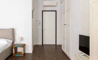 Largo Molina Studio III by Wonderful Italy