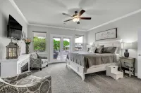 Stunning Luxury Home on Lake LBJ! Hotels in Horseshoe Bay