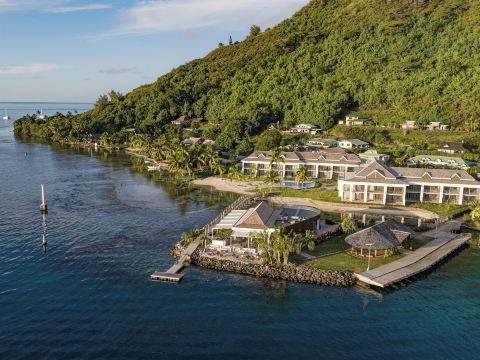 Cook's Bay Hotel & Suites