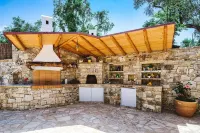 Aristea - 2 Br Villa Surrounded by Olive Groves