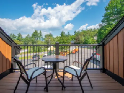 Alpenglow Lodge Hotels in Bartlett