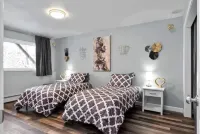 The Gilded Alaskan Venture Home [A] 메릴 공항 주변 호텔