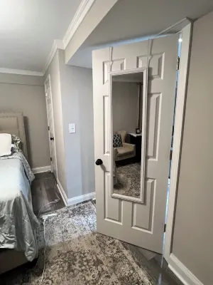 Charming 1-bedroom suite with WiFi and AC in Bon Air Отели рядом с достопримечательностью «Sterling Boutique»