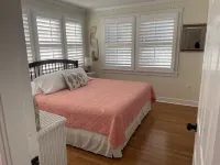 The Deadrise Inn, Sleeps12, Spacious, Newly Renovated 파인 톱 호텔