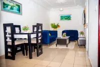 2 Bed Apt Sleeps 5 - WiFi Parking Balcony -  Appartamenti vacanze