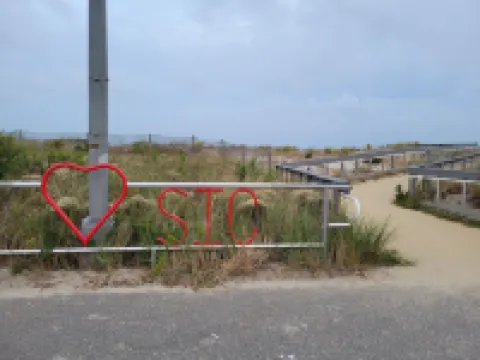 Best 1 Bedroom in SIC! 1 Block to the Beach.. A+ location .. Walk to Everything!