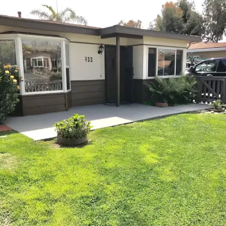 Central Encinitas, 1.4 Miles from Beach