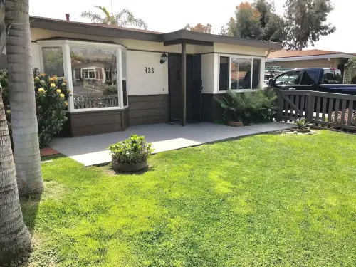 Central Encinitas, 1.4 Miles from Beach