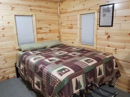 Cabin 2-New, Affordable, Year Round Lodging near Pictured Rocks and Tahquamenon!