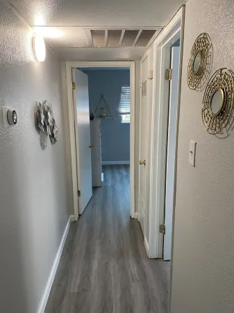 Cozy 2-bedroom corporate apartment in lovely Sacramento with AC, WiFi , 2