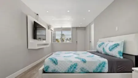 Ocean Breeze II- 2 Bedroom Beach Walking Distance