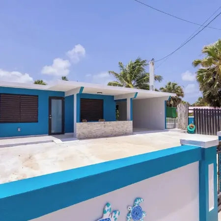 Spacious 4-Bedroom House in a great location in Jobos Beach, Isabela. WIFI & A/C