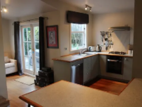 Character cottage stone's throw from The Square Hotels in Martinborough