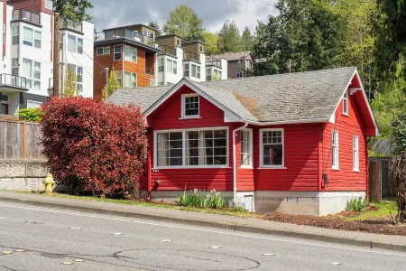 Hidden gem in vibrant downtown Redmond mins/ from Microsoft Marymoor,Woodinville Отели рядом с достопримечательностью «JG Redmond II»