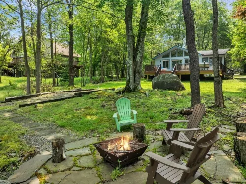 Summer cabin w/ Private Beach in Big Bass Lake resort community Hotel a Clifton Township