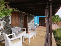 La Somadita Tinizara, an intimate Canarian house with views of the sea and the mountains.