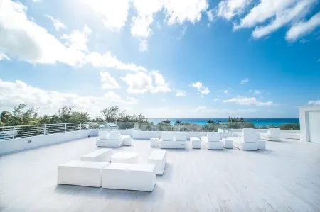 7 Mile Beach Penthouse with Private Beach Club. Ocean views from Roof Terrace.