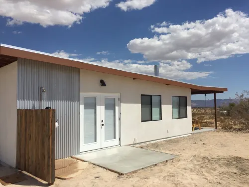 Huge Views in North Joshua Tree w/ Outdoor Bathtub & Shower