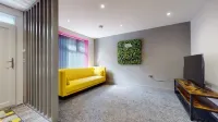Morden 2 bed house sleeps 4 Hotels near Spot Climbing Centre