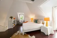 Charming 1 BR 1.5 BA 19th Century Cottage のホテル