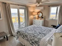 Luxury Minot Oceanfront • Dog Friendly • Hot Tub • 5BR • Families & Groups