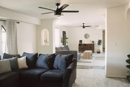 The Desert Sunset: 4 BDR, 5 Beds, Large private pool, Fast Wifi Отели рядом с достопримечательностью «Аризона Музеум оф Нэчурал Хистори»