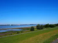 Cozy house right on the dike - with a large, dreamy apple orchard