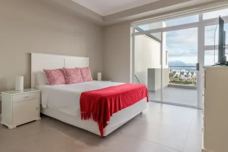 Wunderschöner Meer- und Bergblick