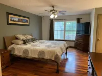 Spacious 5 bedroom house minutes from Red Rocks