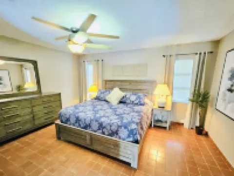 Seaside Charm!! Cozy BEACHFRONT Condo located on Sapphire Beach steps to thesand Hoteles en Santo Tomás