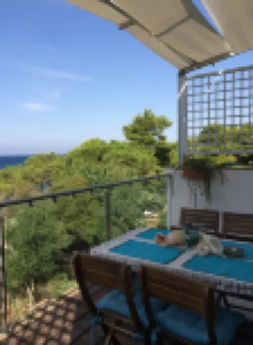 A jewel by the sea, attic with Wf