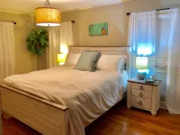 Enjoy fireside sunset & walk to movies, shops, restaurants!