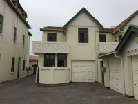 Family Cottage in Centre of Town and Close to the Sea Hotels in 