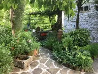 Podpec: Country Cottage in the countryside with absolute privacy Hotels near Monumento del lungomare di Capodistria