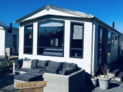Beautiful and luxurious chalet for 4 persons 500 m from the sea. Hotéis em Petten